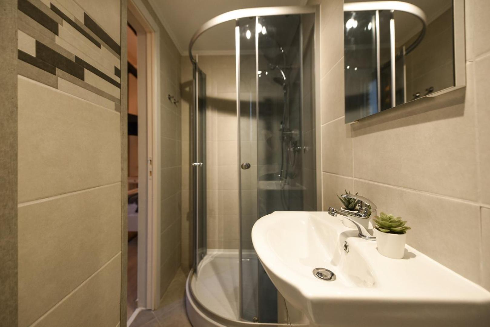 Elegant Studio - Urban Escape In Бухарест Экстерьер фото